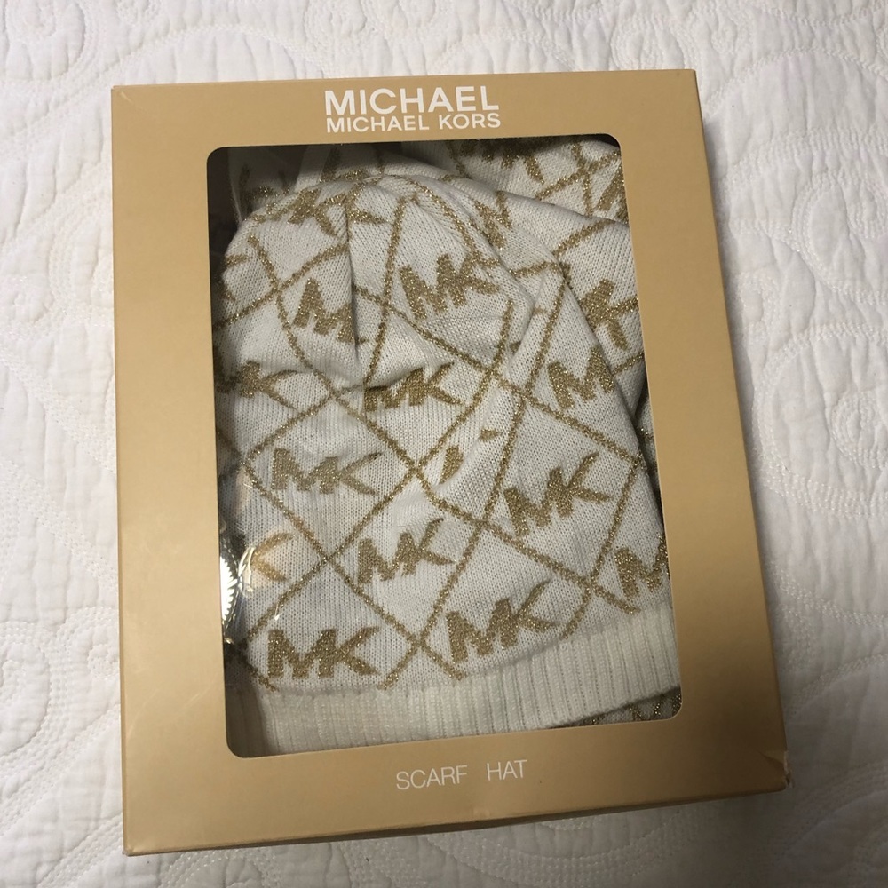 Michael Kors Scarf Hat Set